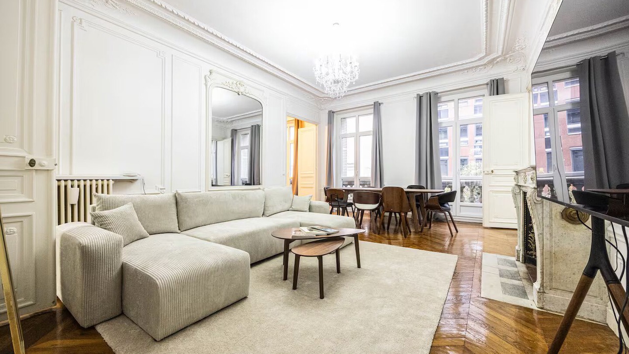Photo of Livingroom in 8th Arrondissement