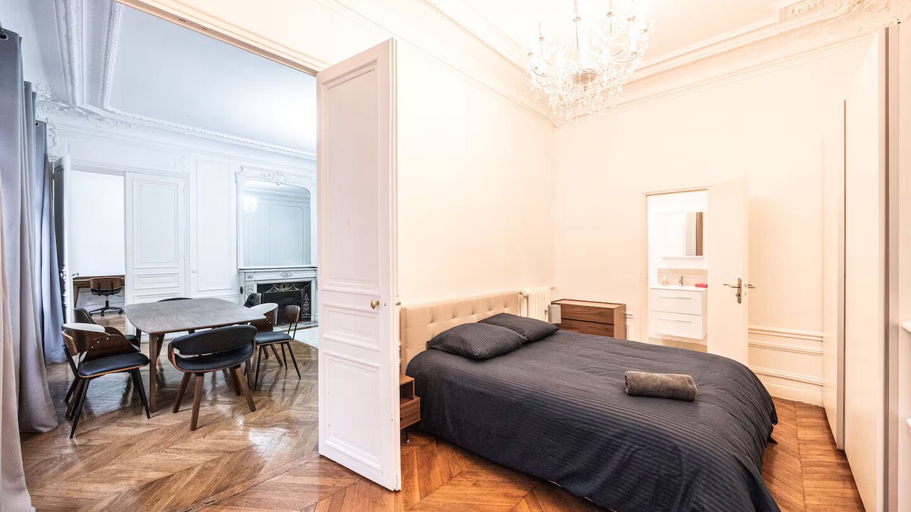 Photo of Bedroom in 8th Arrondissement