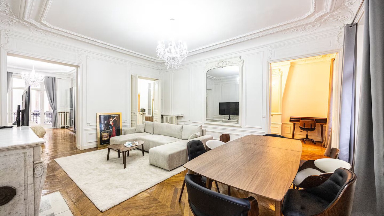 Photo of Livingroom in 8th Arrondissement