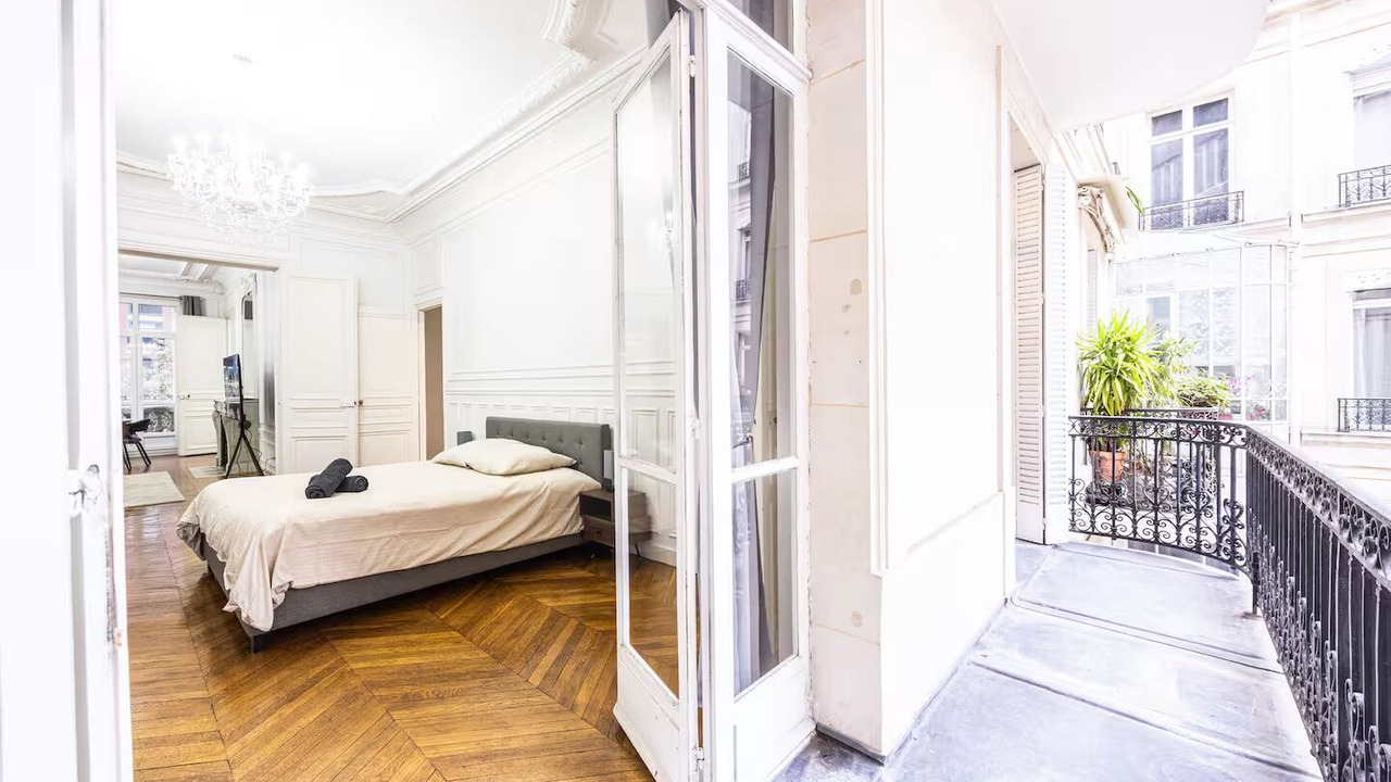 Photo of Bedroom in 8th Arrondissement