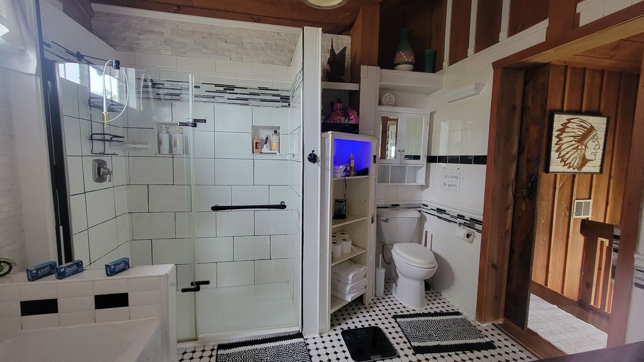 Photo of Bathroom in Colonial Pine Hills