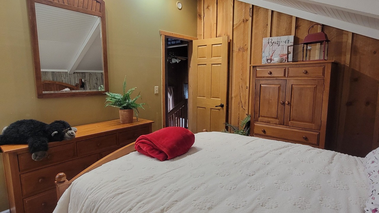 Photo of Bedroom in Colonial Pine Hills