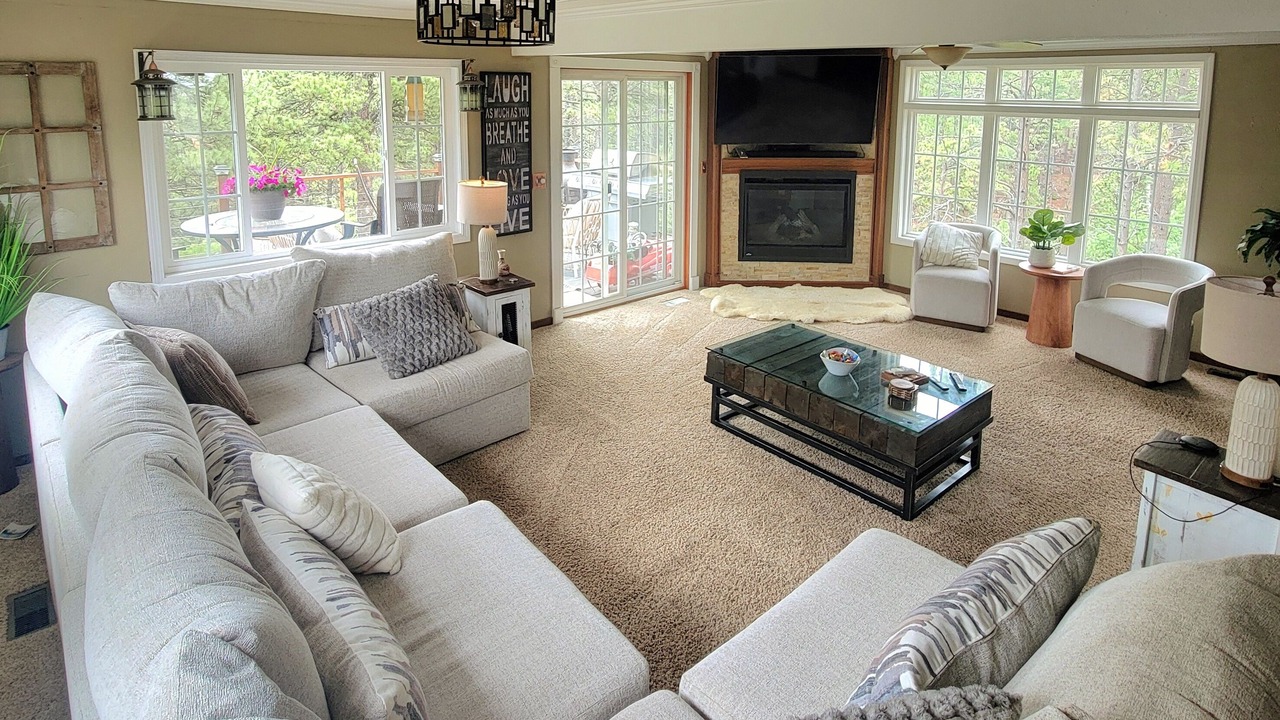 Photo of Livingroom in Colonial Pine Hills