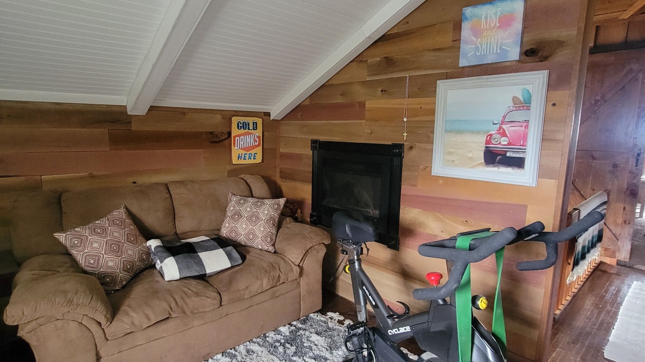 Photo of Livingroom in Colonial Pine Hills