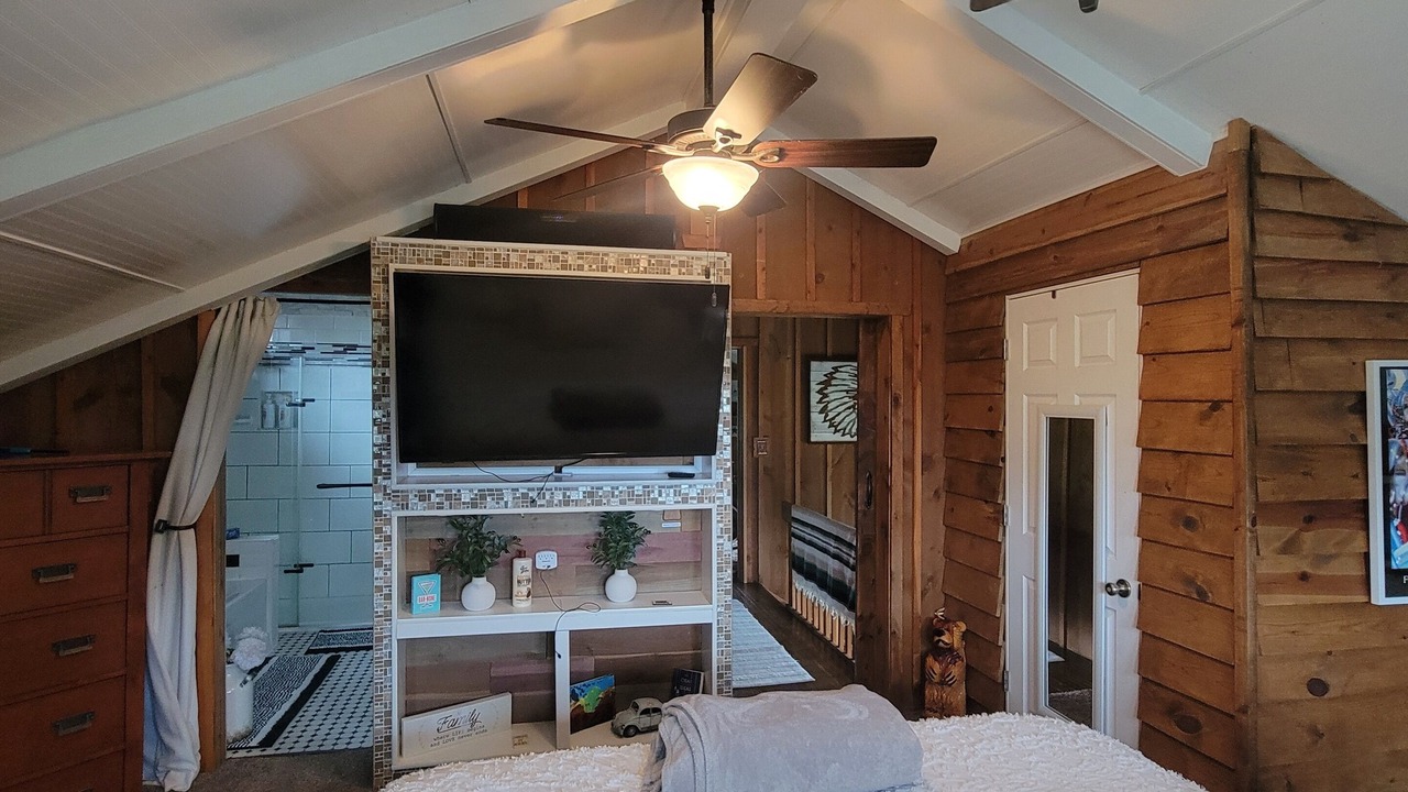 Photo of Bedroom in Colonial Pine Hills