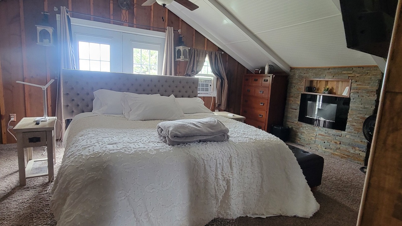 Photo of Bedroom in Colonial Pine Hills