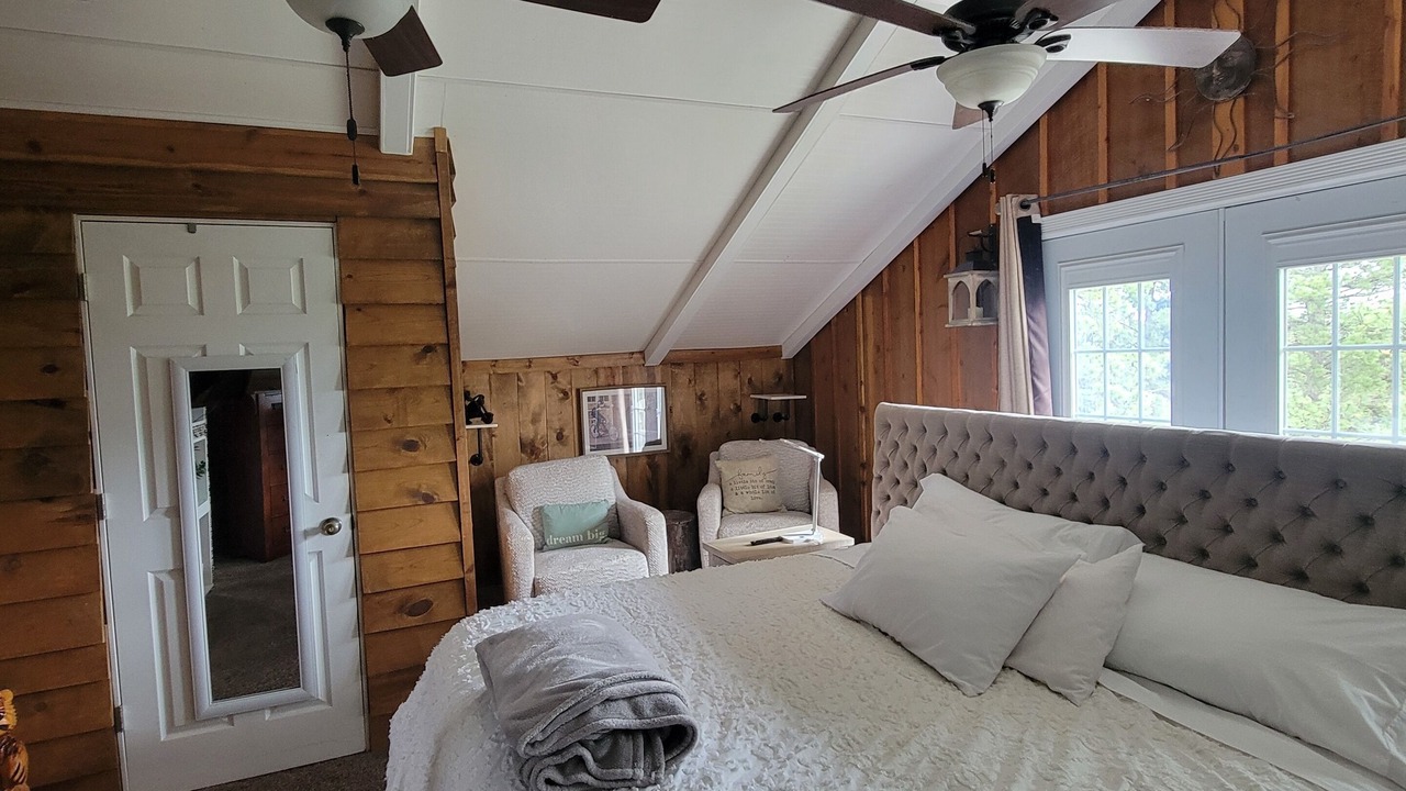 Photo of Bedroom in Colonial Pine Hills