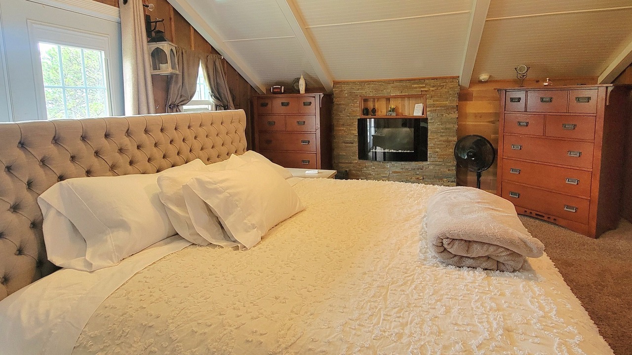 Photo of Bedroom in Colonial Pine Hills
