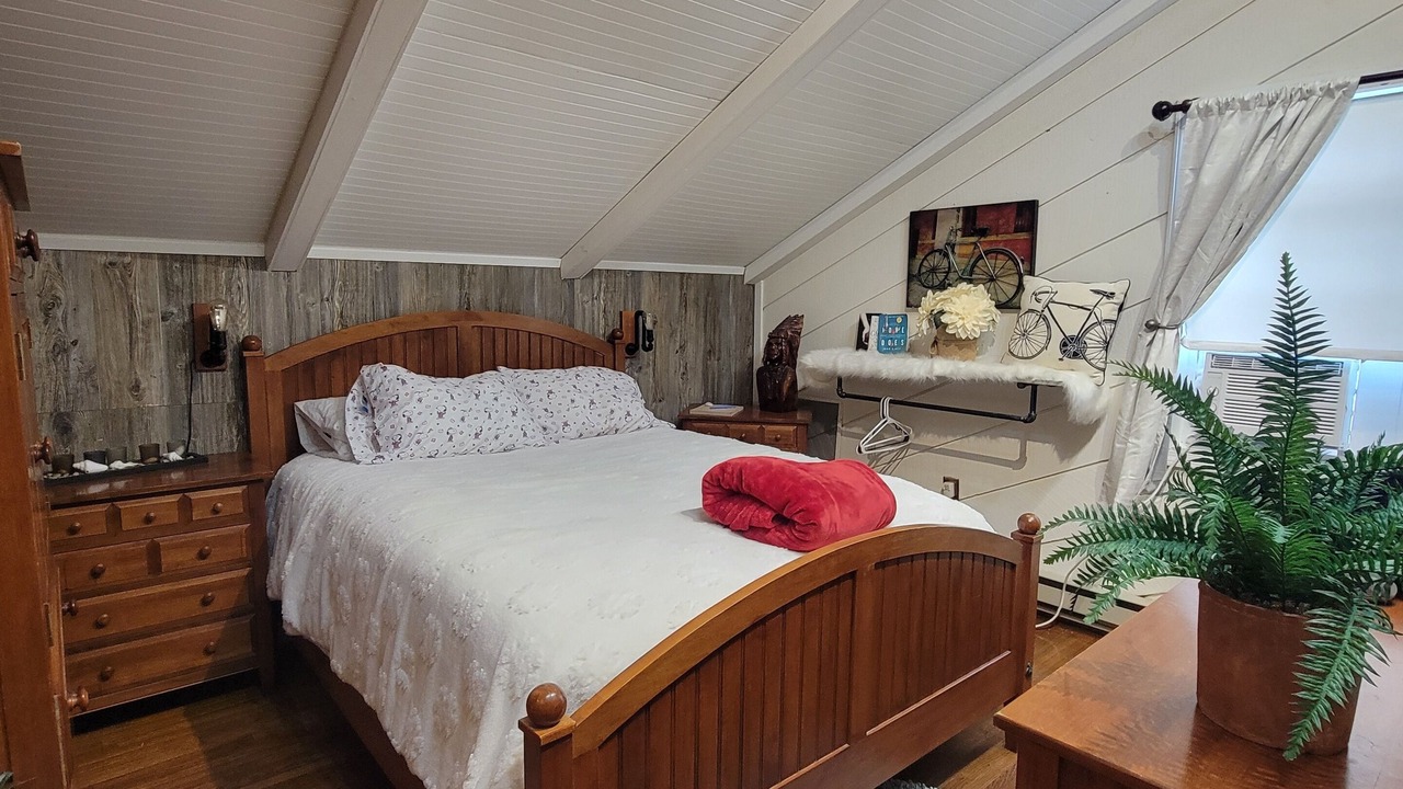 Photo of Bedroom in Colonial Pine Hills