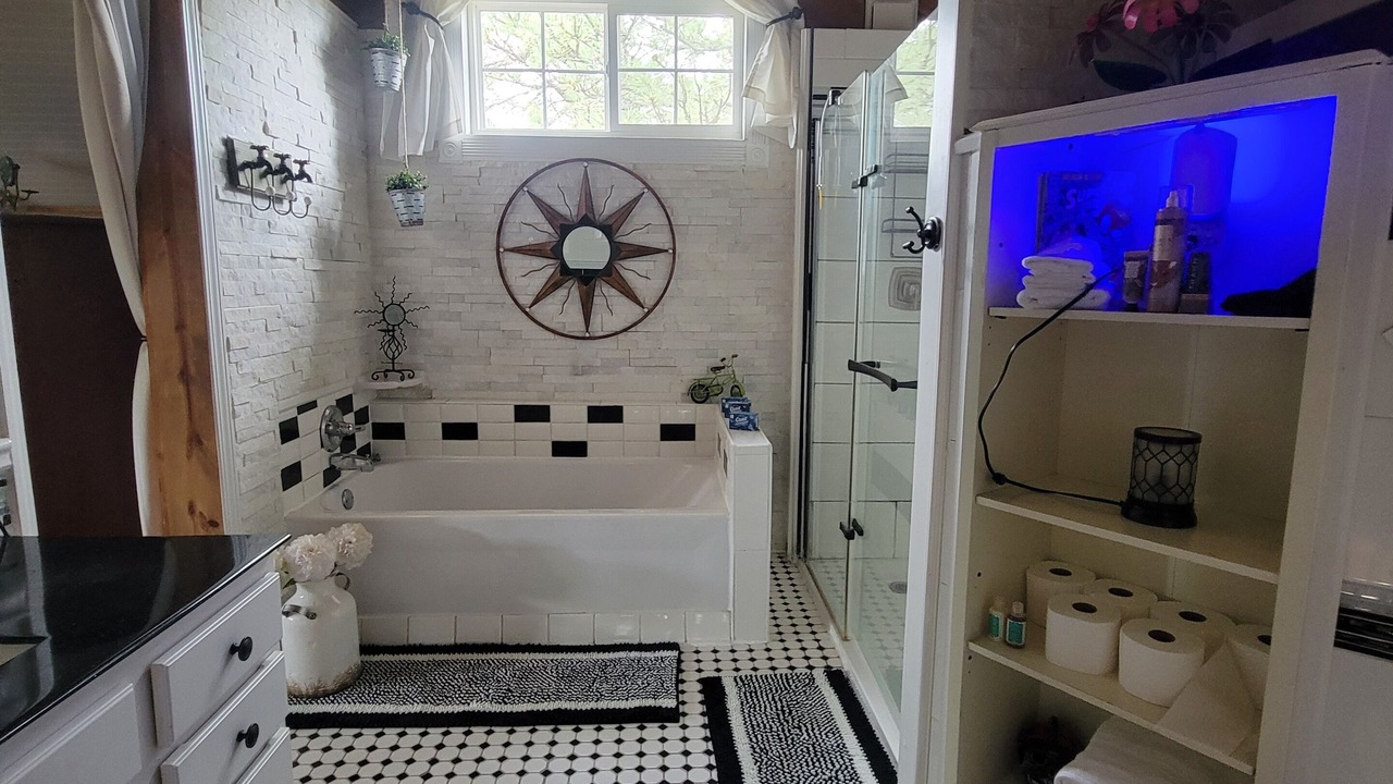 Photo of Bathroom in Colonial Pine Hills