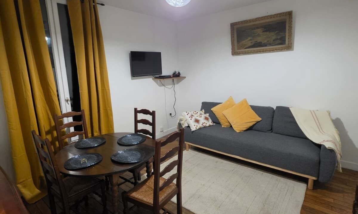 Photo of Livingroom in Drancy Centre