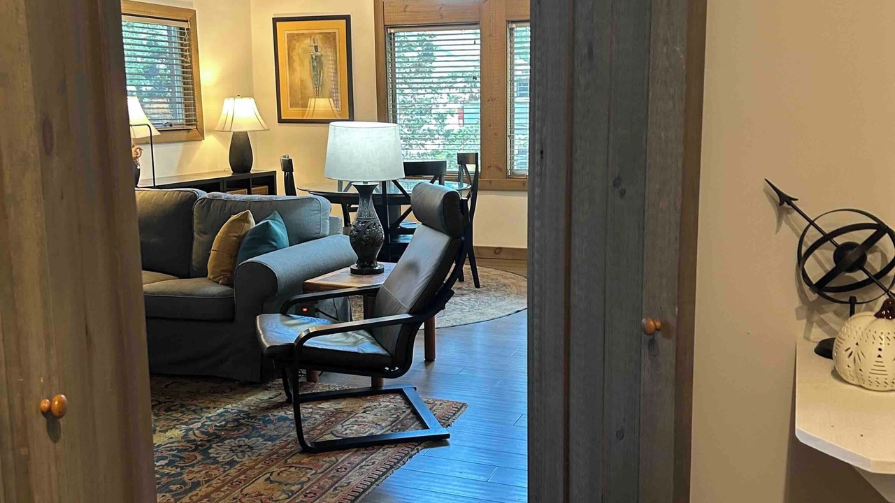 Photo of Livingroom in Calvert Beach-Long Beach