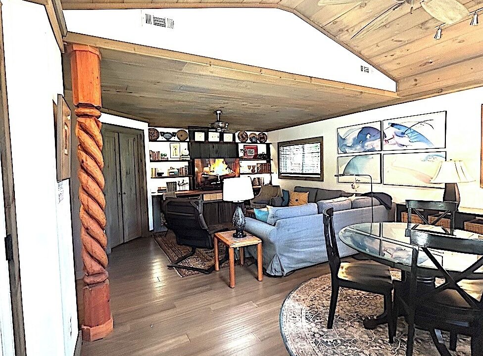 Photo of Livingroom in Calvert Beach-Long Beach