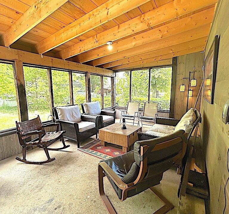 Photo of Livingroom in Calvert Beach-Long Beach