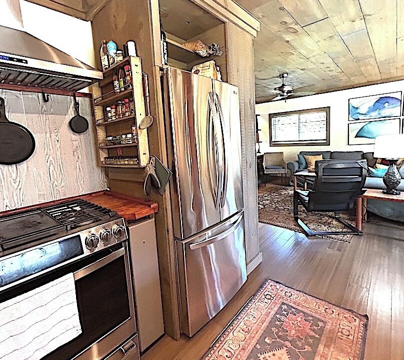 Photo of Kitchen in Calvert Beach-Long Beach