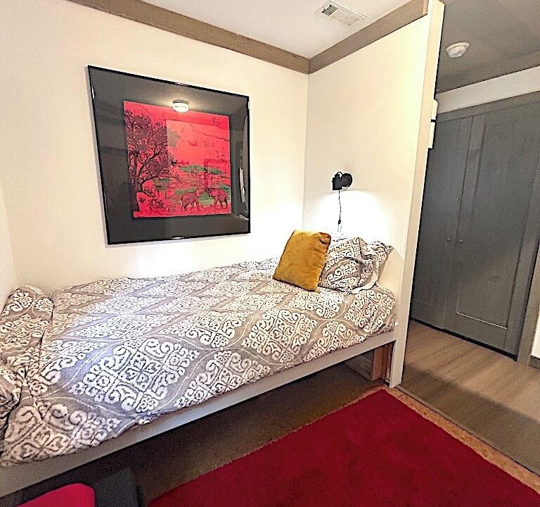 Photo of Bedroom in Calvert Beach-Long Beach