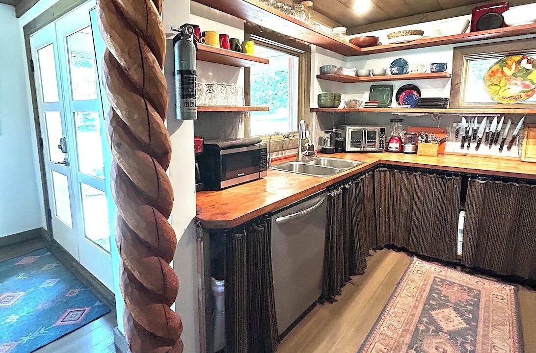 Photo of Kitchen in Calvert Beach-Long Beach