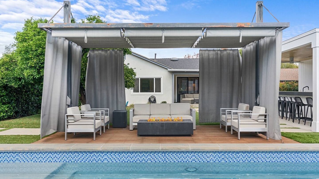 Photo of Outdoor in Woodland Hills