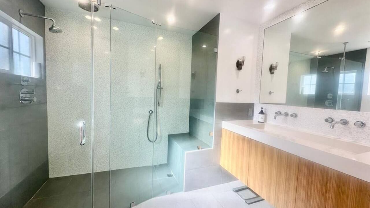 Photo of Bathroom in Woodland Hills