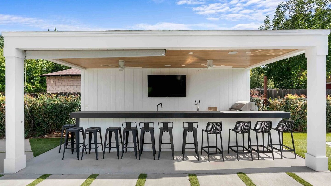 Photo of Patio Balcony in Woodland Hills