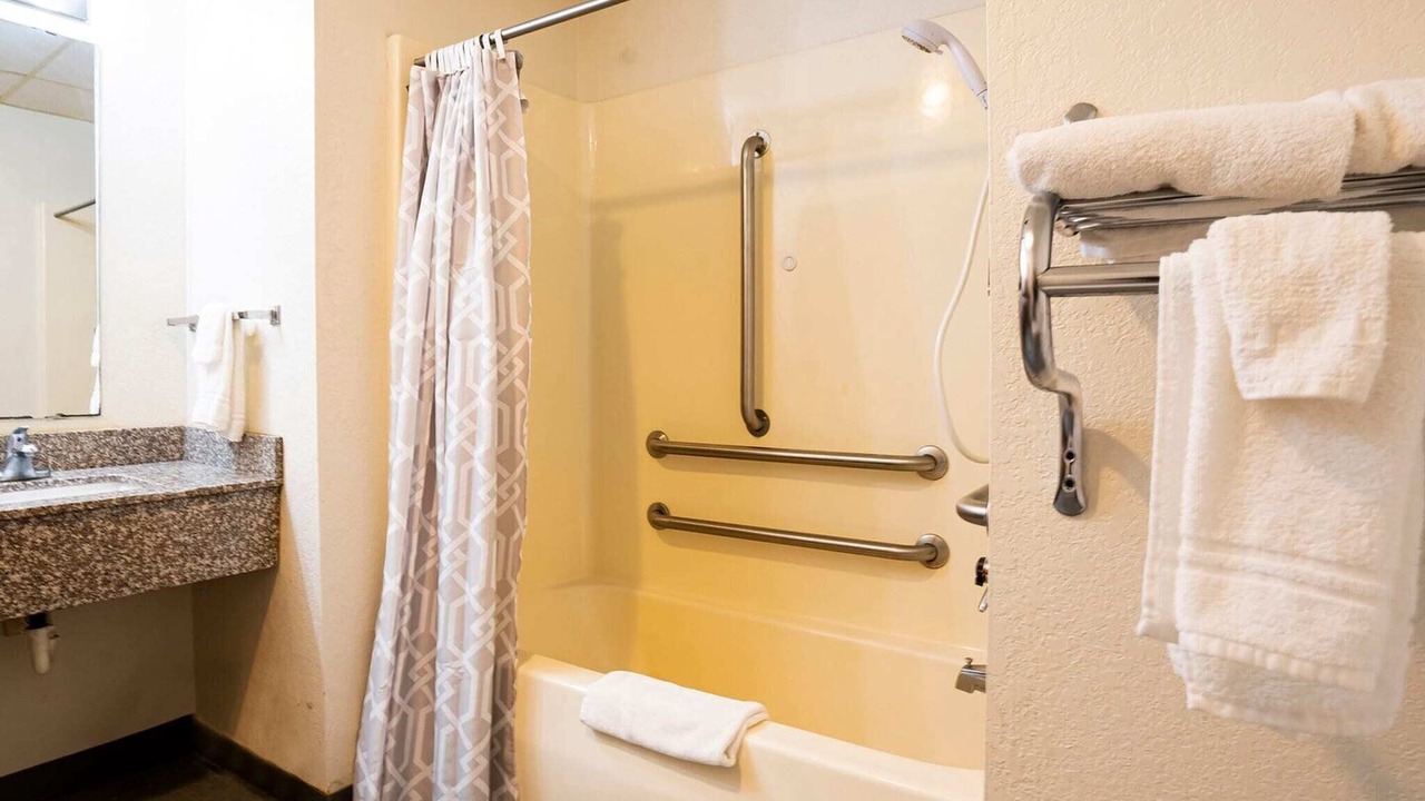 Photo of Bathroom in Redwood Falls