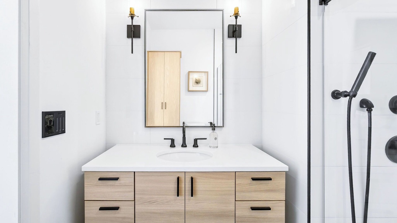 Photo of Bathroom in Harbor View - Orient Heights