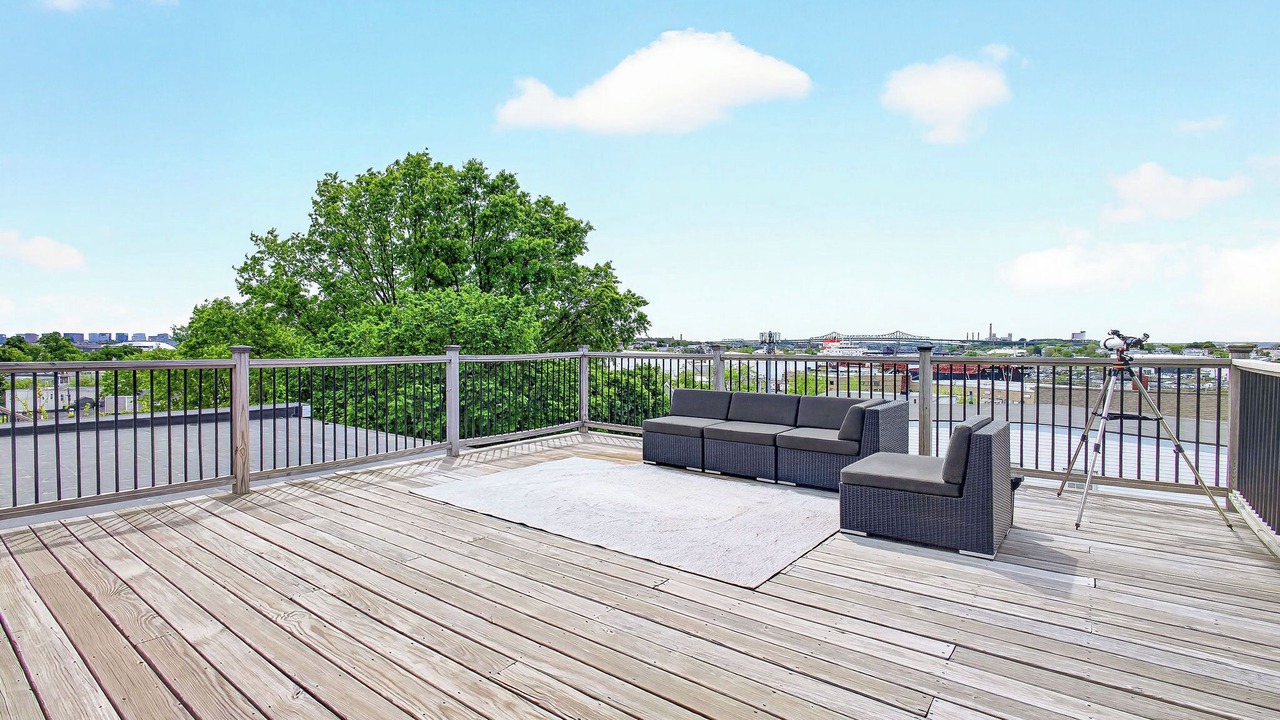 Photo of Patio Balcony in Harbor View - Orient Heights