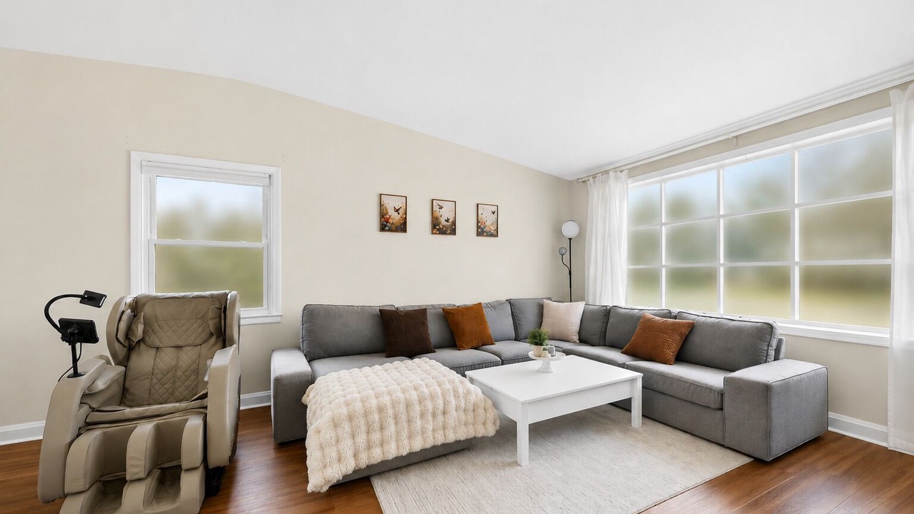 Photo of Livingroom in Mays Chapel