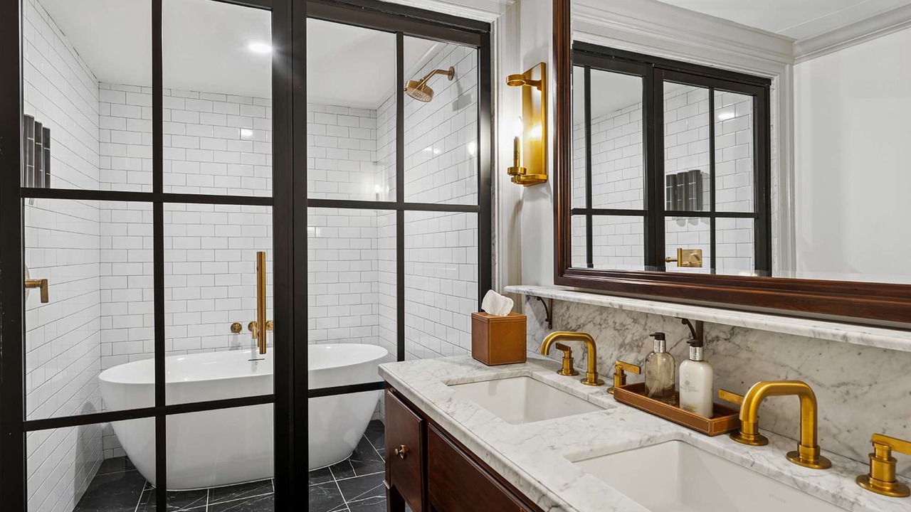 Photo of Bathroom in Leesburg's Old and Historic District