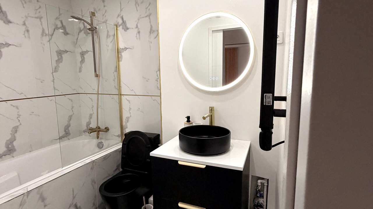 Photo of Bathroom in Survilliers