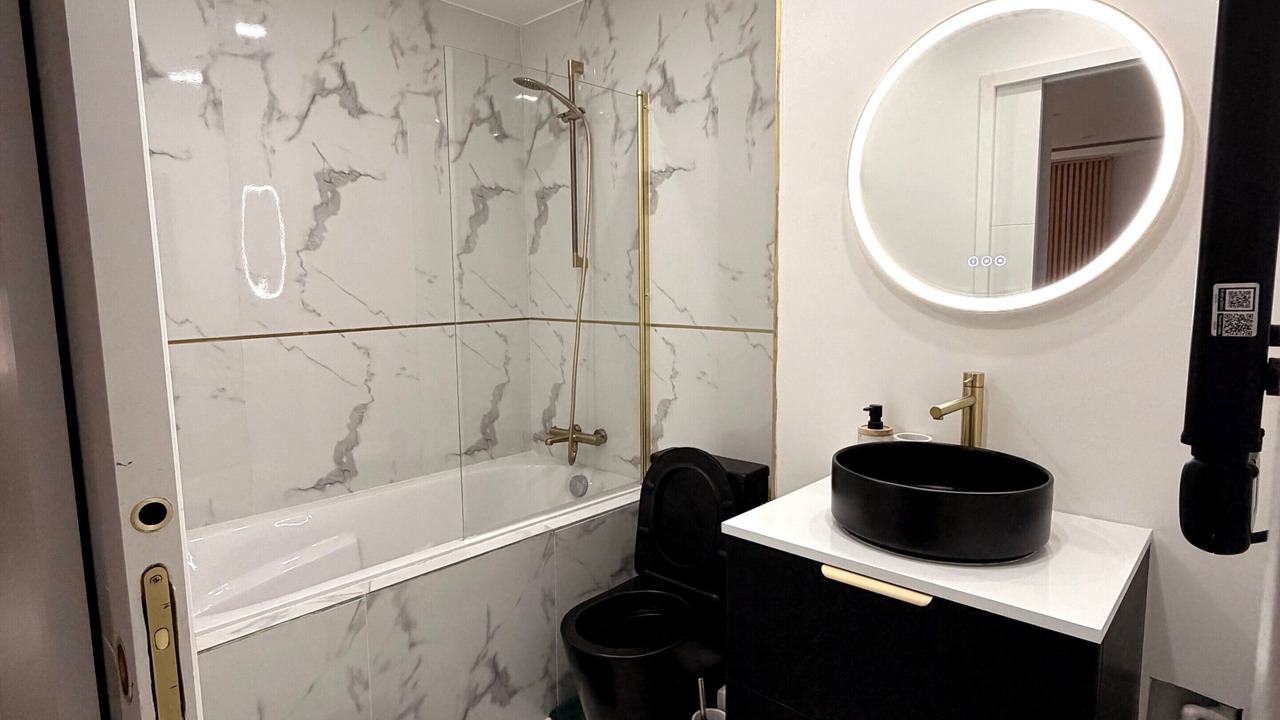 Photo of Bathroom in Survilliers
