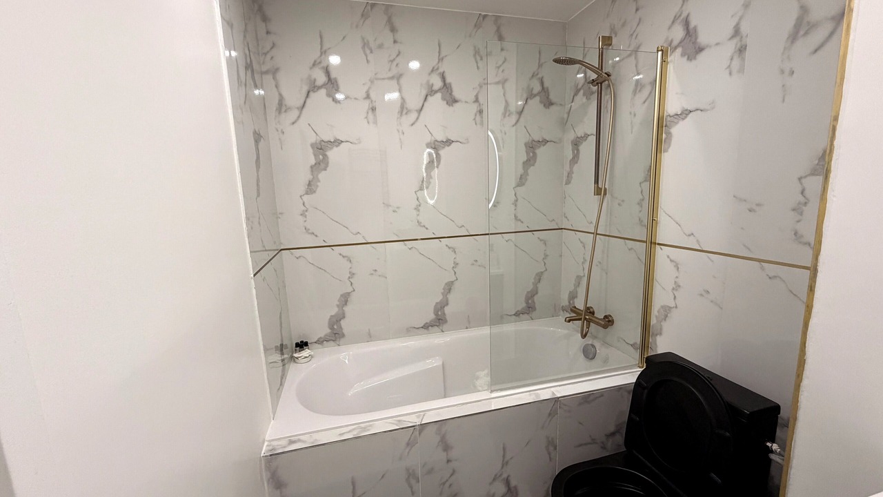 Photo of Bathroom in Survilliers