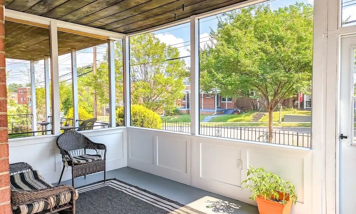 Photo of Patio Balcony in North Michigan Park