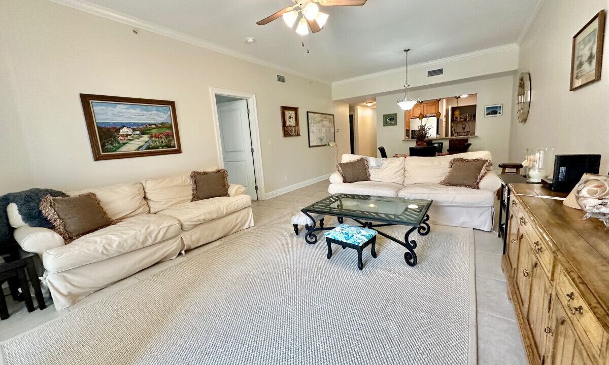 Photo of Livingroom in Henderson Point