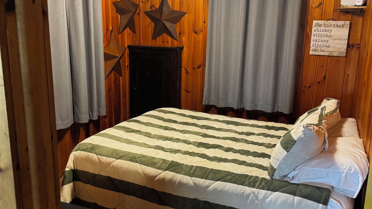 Photo of Bedroom in Richwood