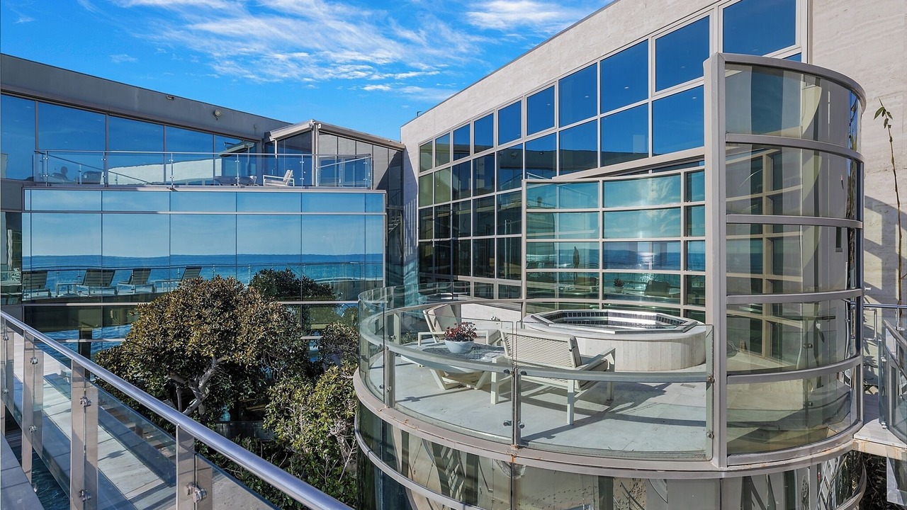 Photo of Patio Balcony in Central Malibu