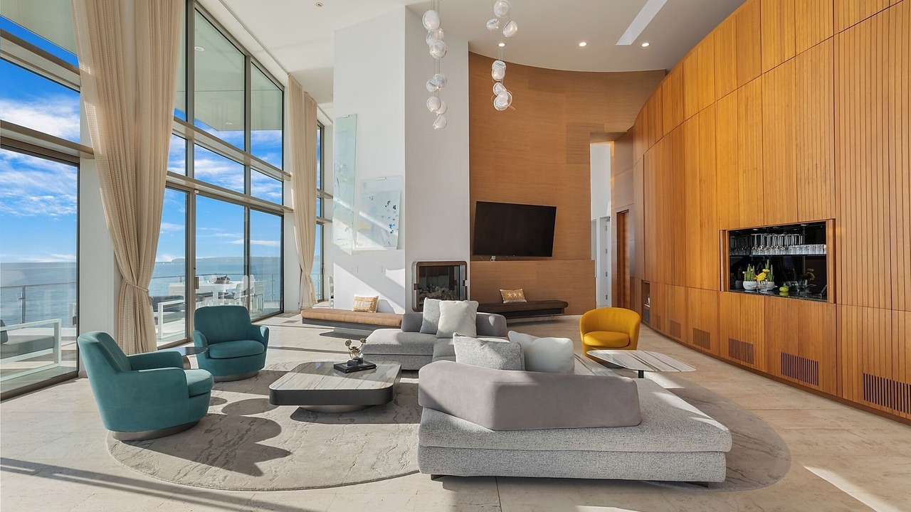 Photo of Livingroom in Central Malibu