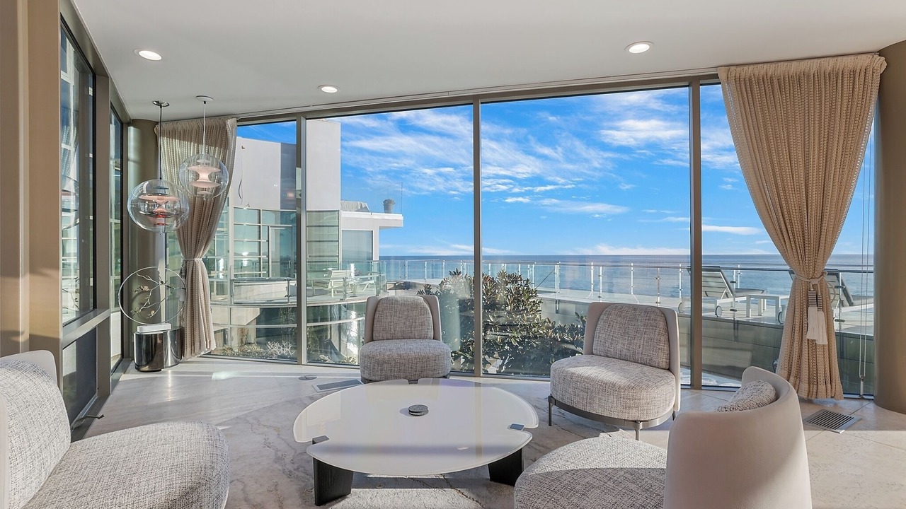 Photo of Livingroom in Central Malibu