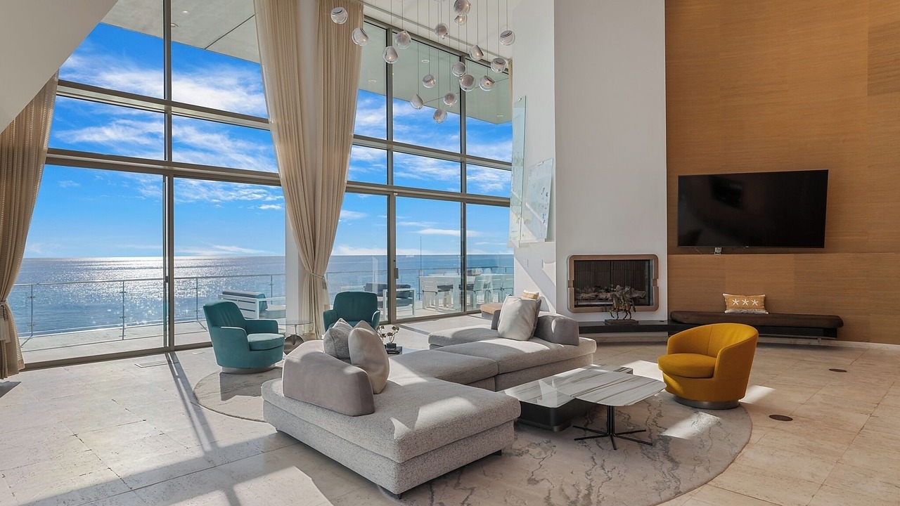 Photo of Livingroom in Central Malibu