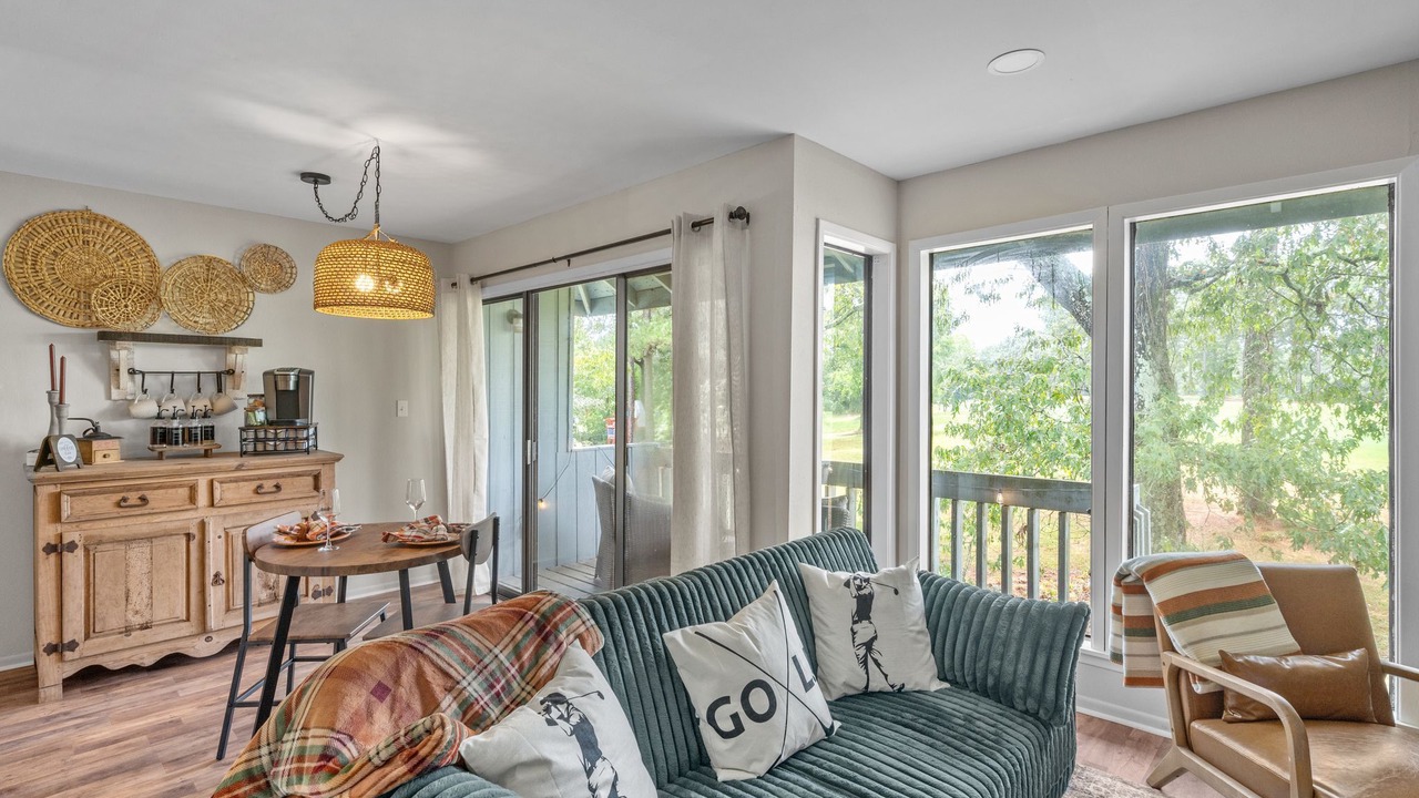 Photo of Livingroom in Daphne