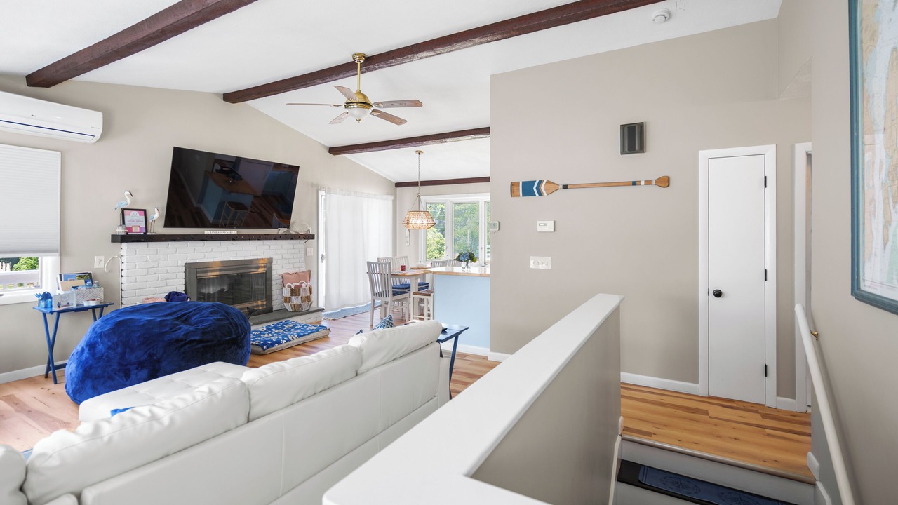 Photo of Livingroom in Jamestown Shores