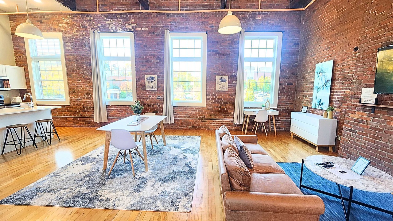 Photo of Livingroom in College Hill