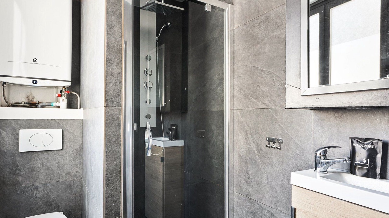 Photo of Bathroom in Quartier du Mail