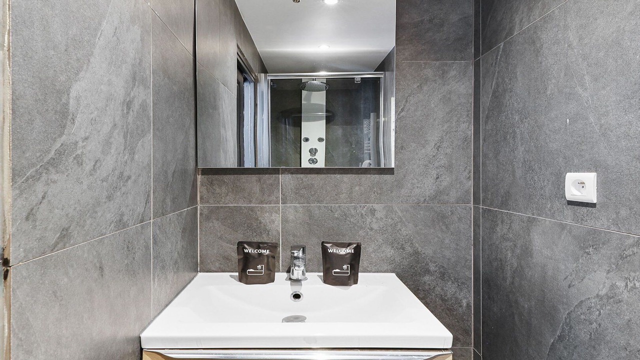 Photo of Bathroom in Quartier du Mail
