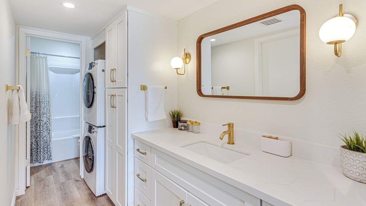 Photo of Bathroom in Canyon Corridor