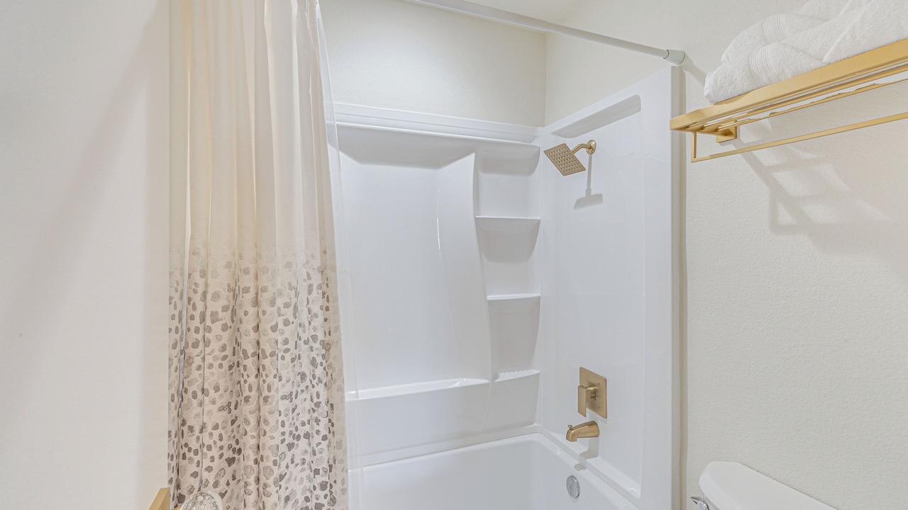 Photo of Bathroom in Canyon Corridor