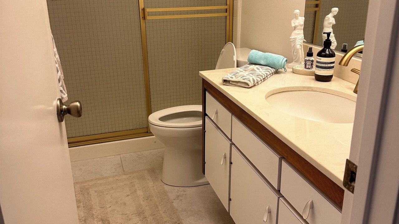 Photo of Bathroom in Canyon Corridor