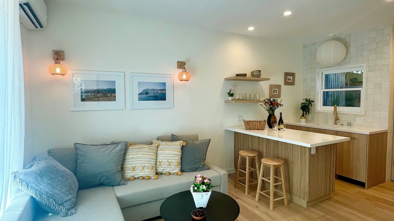 Photo of Livingroom in Miracle Mile