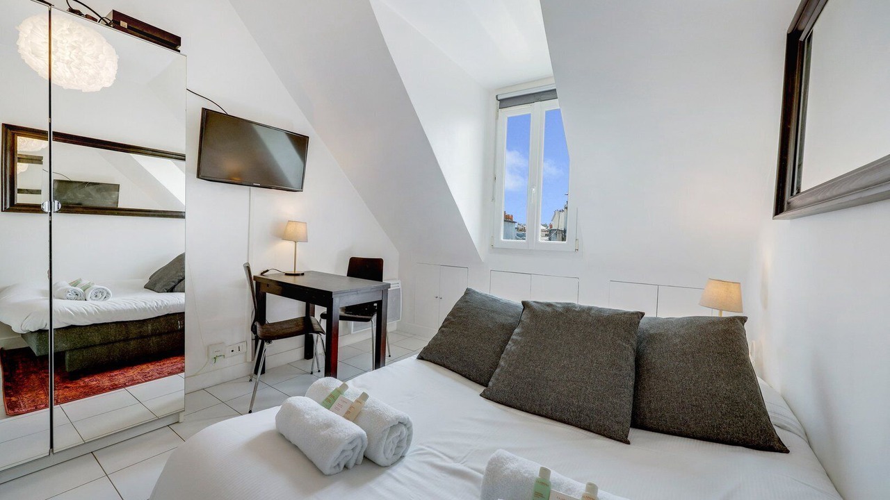 Photo of Bedroom in 4th Arrondissement