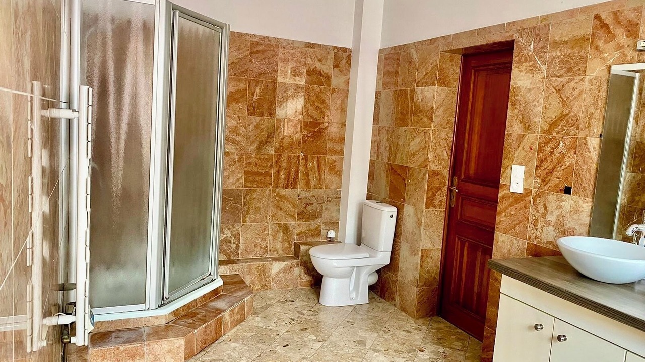 Photo of Bathroom in Saint-Ouen